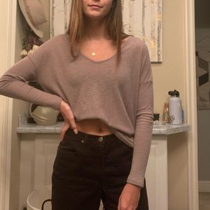 Light long sleeve top.